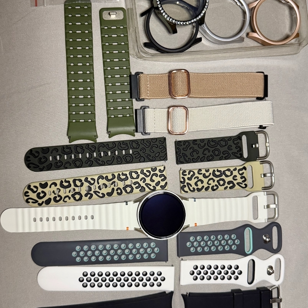 Samsung Galaxy Watch 7 (40mm) + Premium Accessory Bundle - Picture 4 of 5